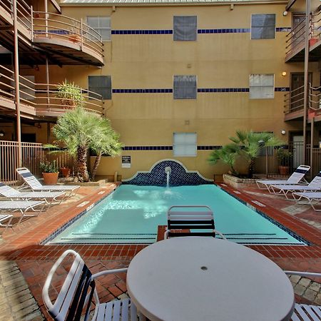 8 Bedroom Downtown Condo By Austinstays Exterior photo