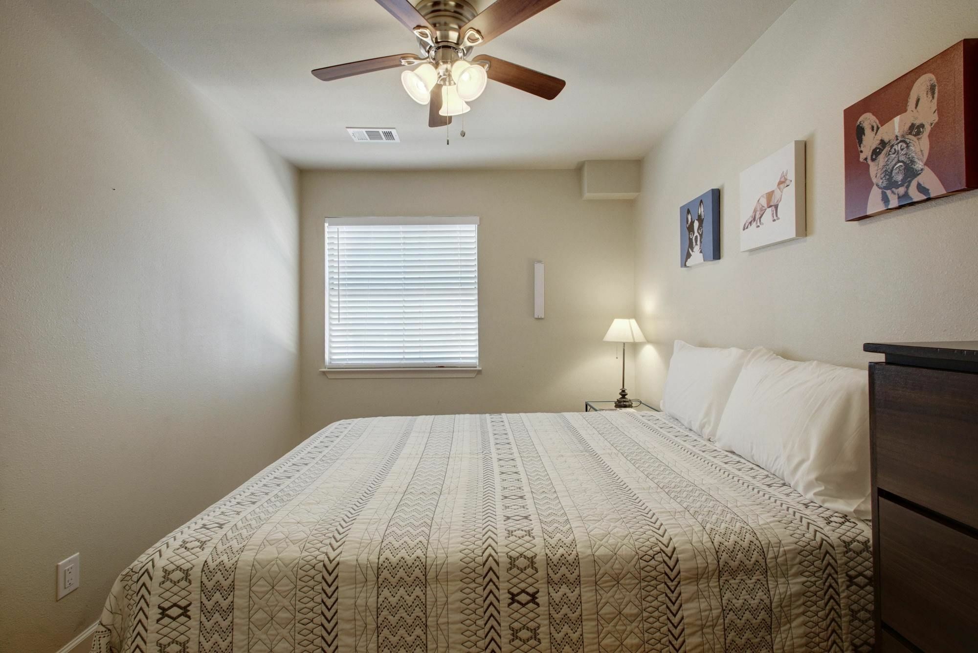 8 Bedroom Downtown Condo By Austinstays Exterior photo
