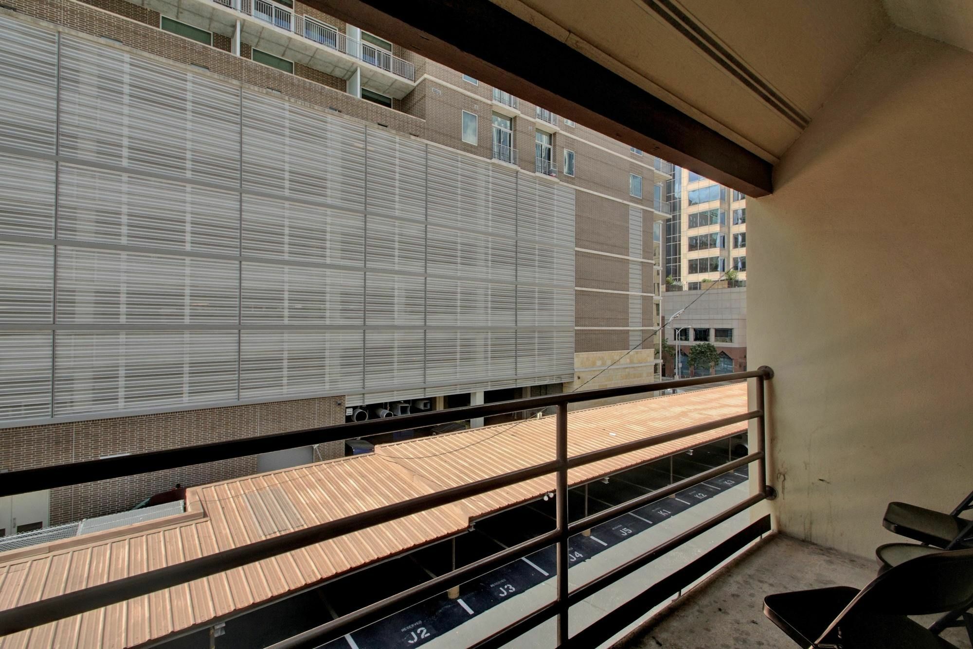 8 Bedroom Downtown Condo By Austinstays Exterior photo