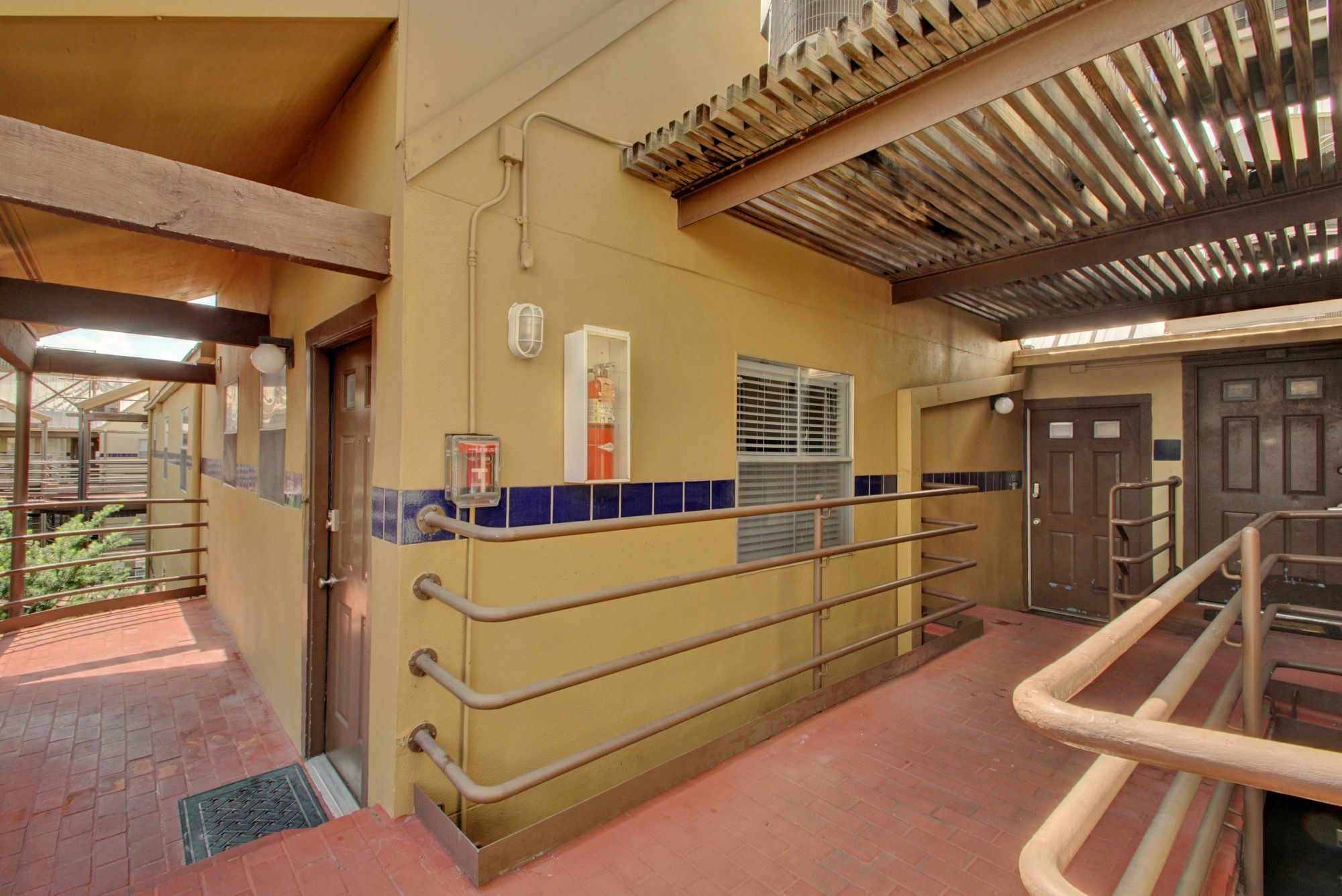 8 Bedroom Downtown Condo By Austinstays Exterior photo